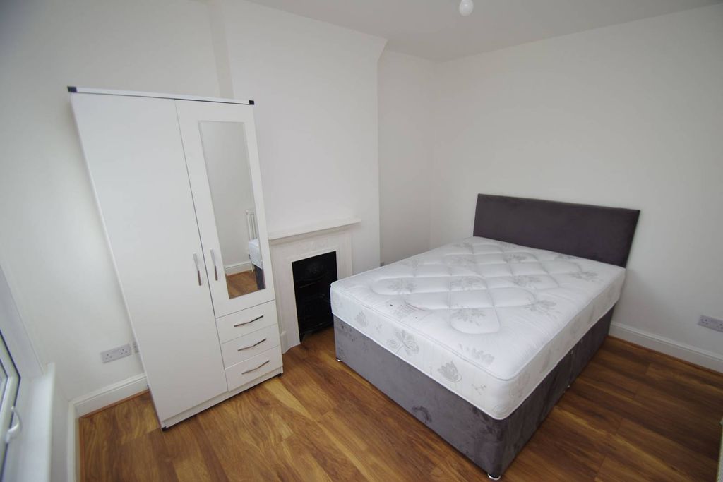 Property photo 1 of 2