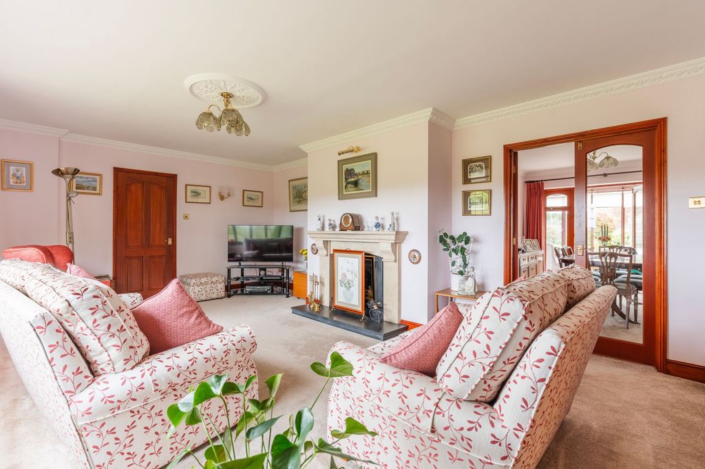 Property photo 3 of 24