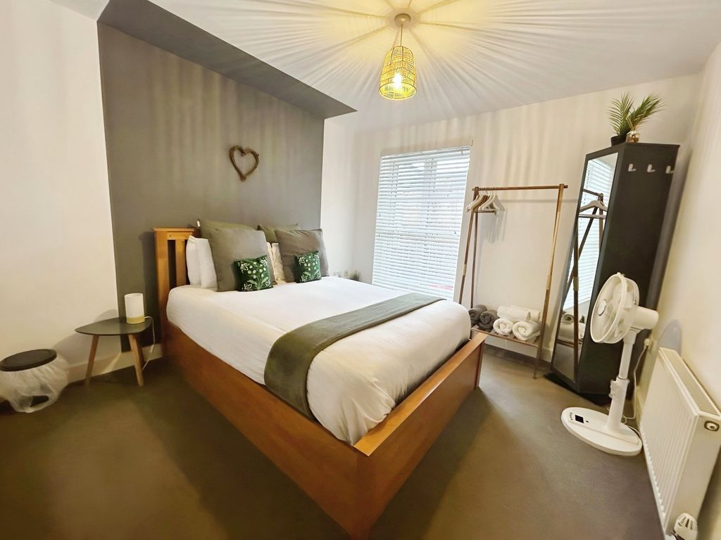 Property photo 1 of 5 Bedroom