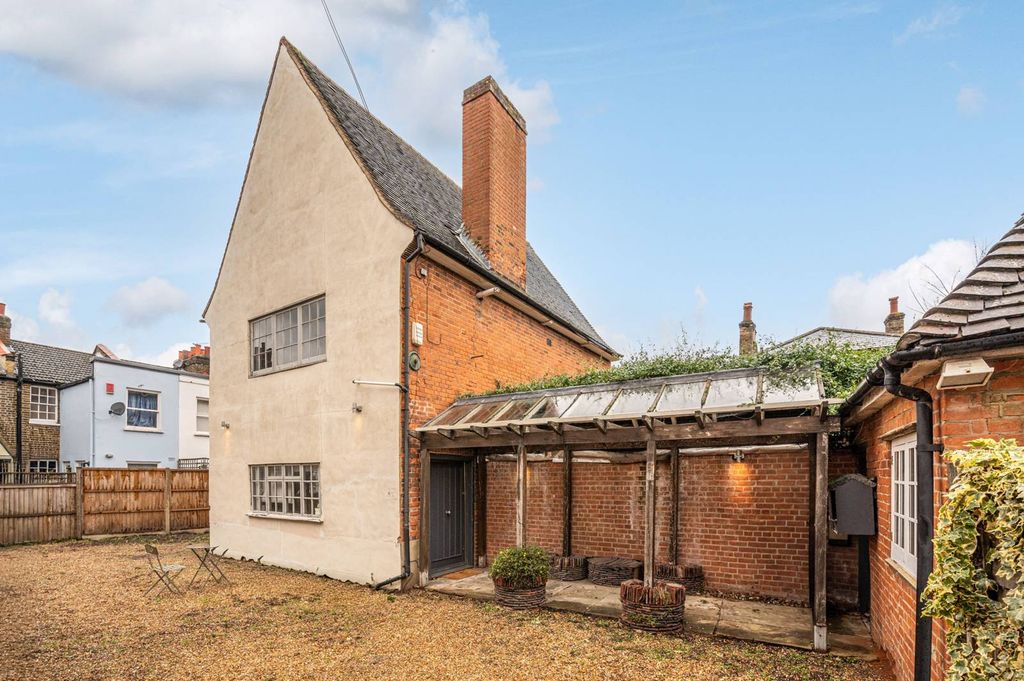 Property photo 2 of 26