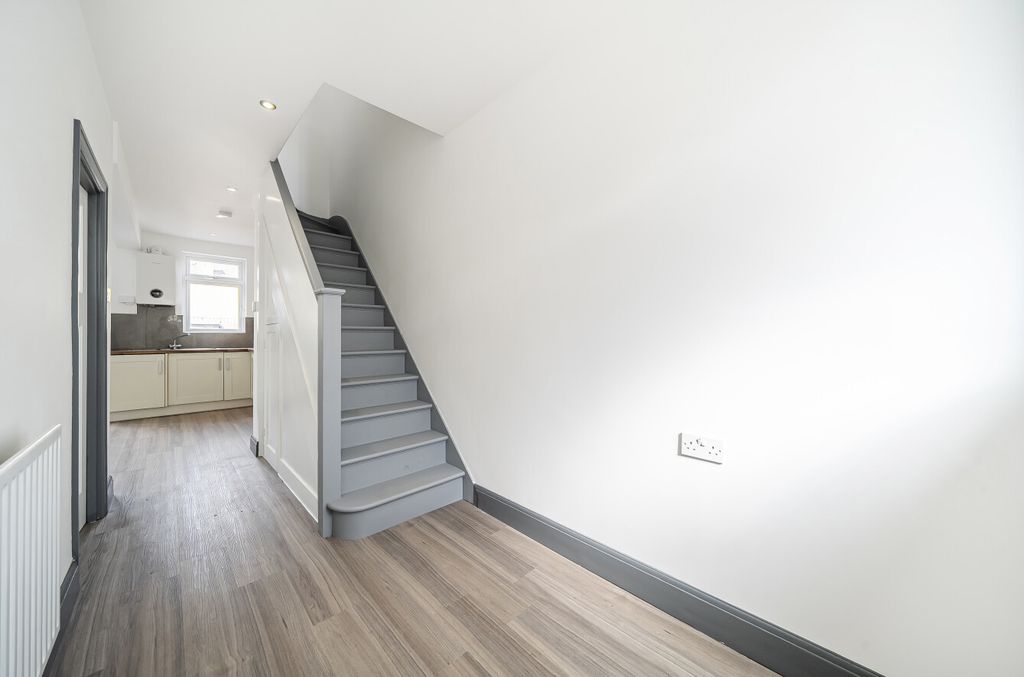 Property photo 2 of 27 Corridor