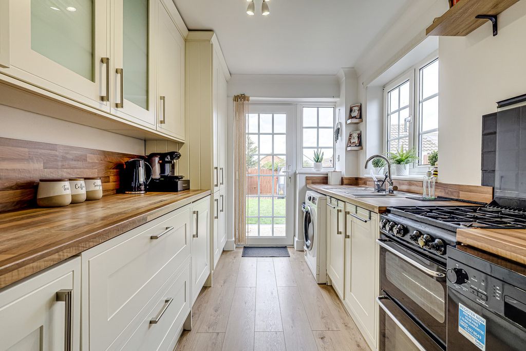 Property photo 3 of 23