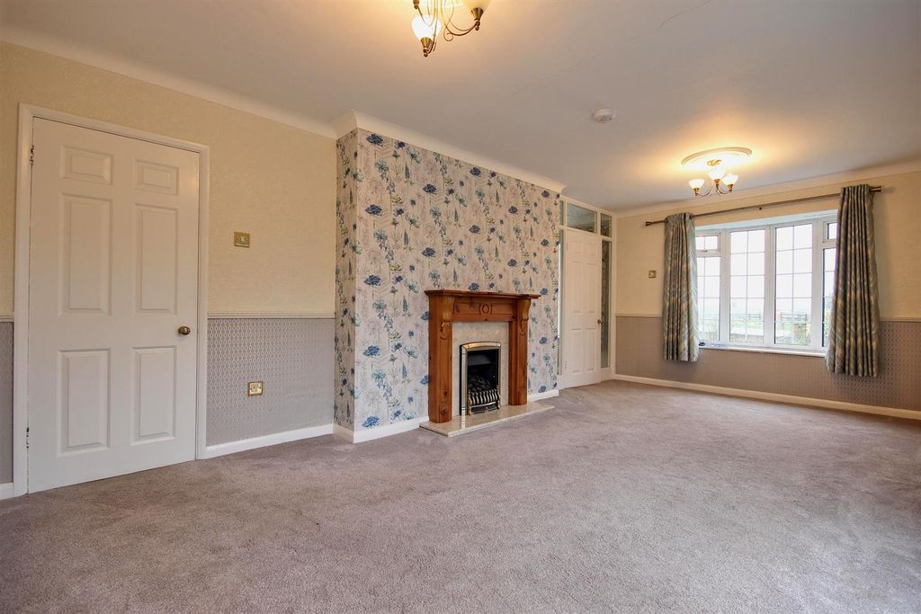 Property photo 2 of 22 Lounge