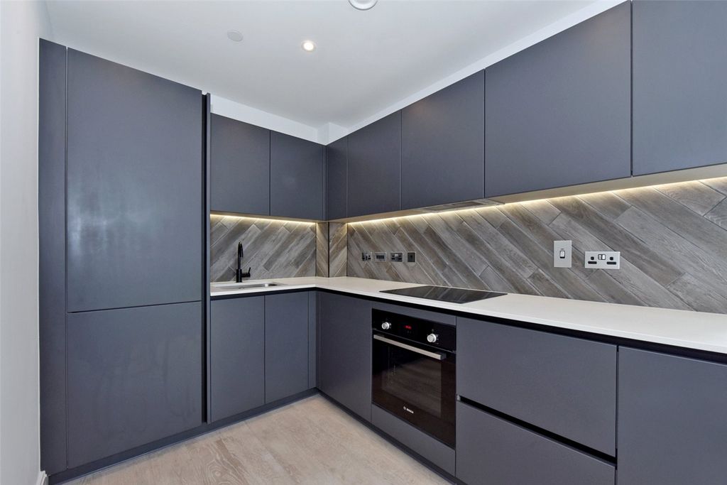 Property photo 3 of 17 Kitchen