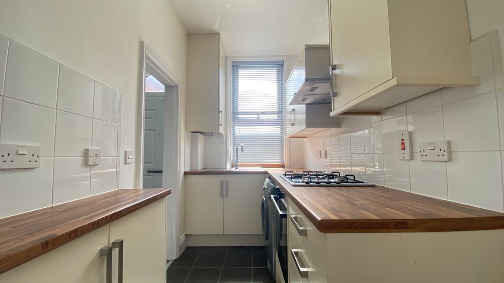 Property photo 3 of 7 Kitchen