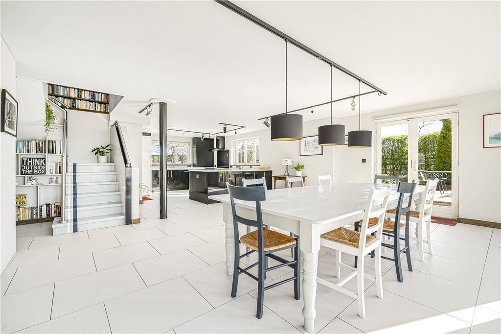 Property photo 3 of 20 Kitchen