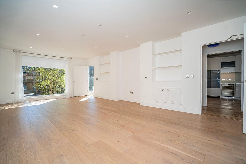 Property photo 3 of 21 Reception 1 D