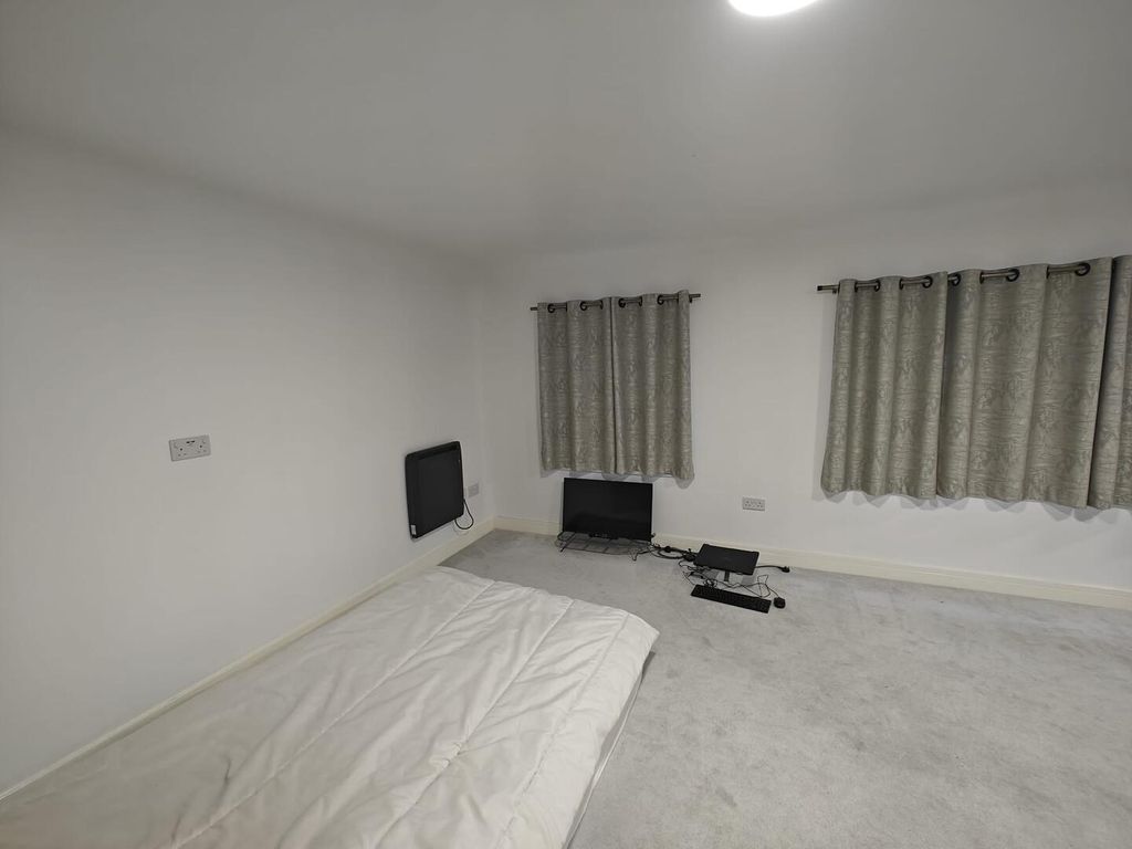 Property photo 1 of 4