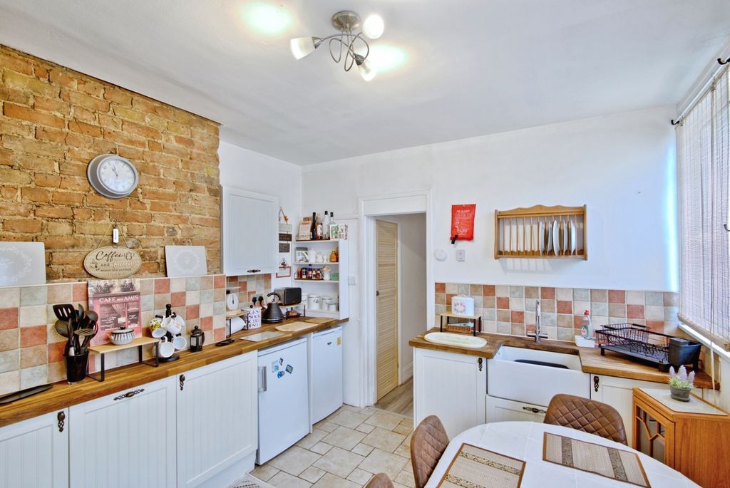 Property photo 3 of 15 Kitchen/Diner