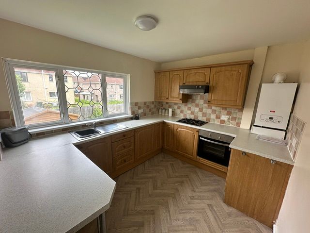 Property photo 2 of 8 Kitchen