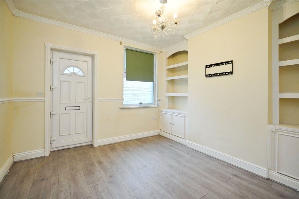 Property photo 2 of 16 Lounge