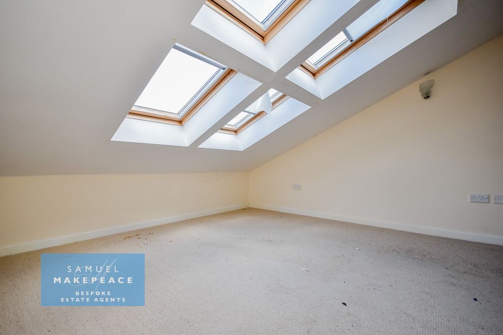 Property photo 3 of 12 Gallery