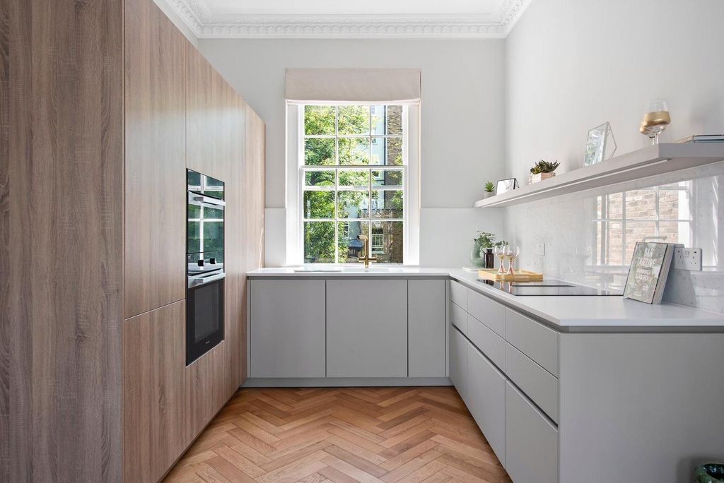 Property photo 2 of 20 Kitchen