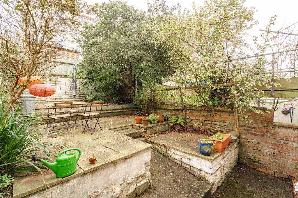 Property photo 1 of 17 Photo 14