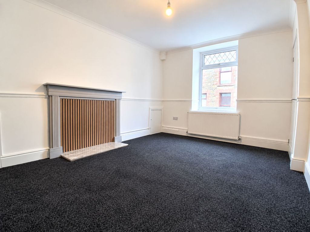 Property photo 2 of 28