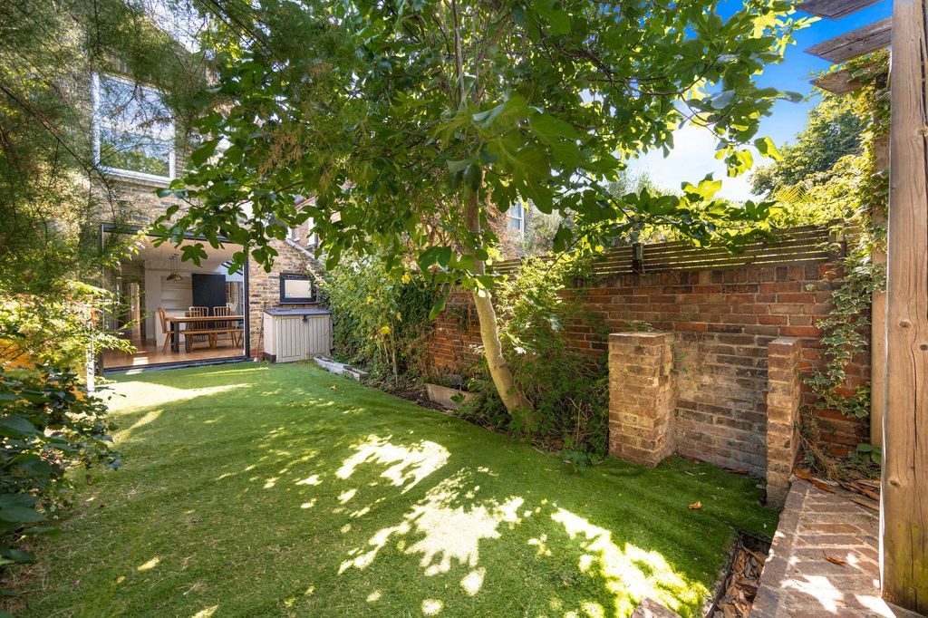 Property photo 3 of 32