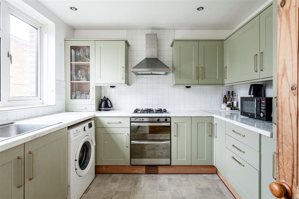 Property photo 3 of 8 Windrush Close-1.Jpg