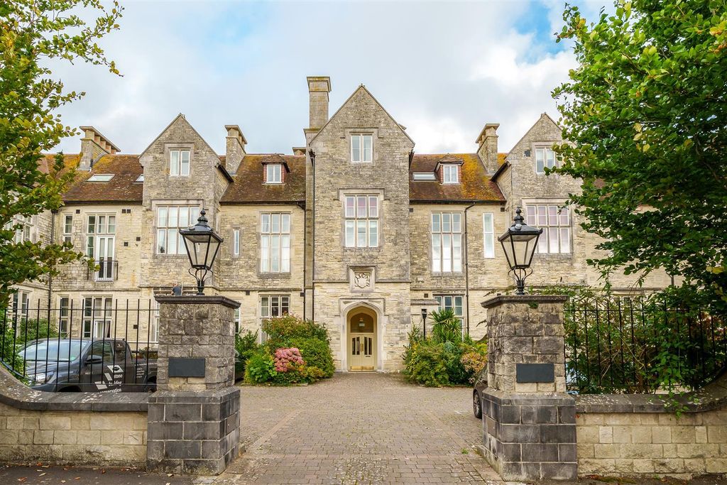 Property photo 1 of 16 Benjamin Ferrey.Jpg