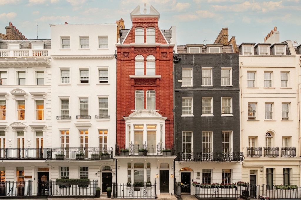 Property photo 1 of 9 Exterior