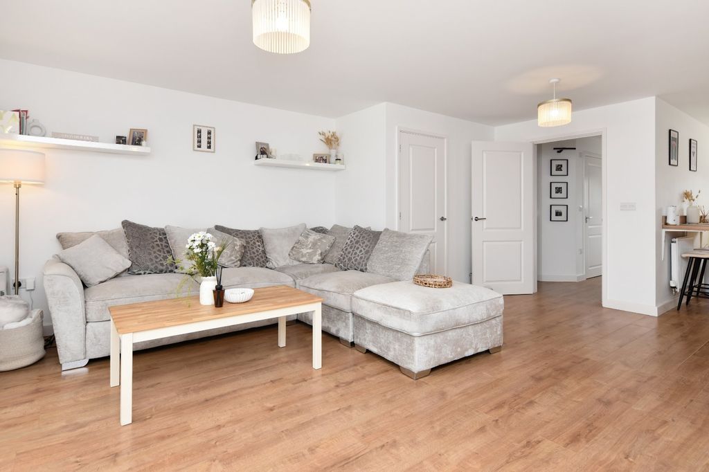 Property photo 3 of 40 Picture No. 35