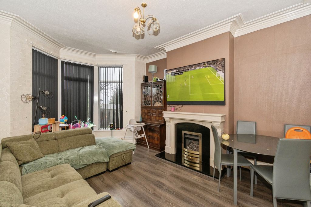 Property photo 2 of 15 Living / Dining Room