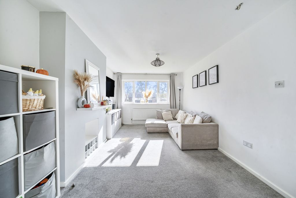 Property photo 3 of 12 1364341-8-68E7979...