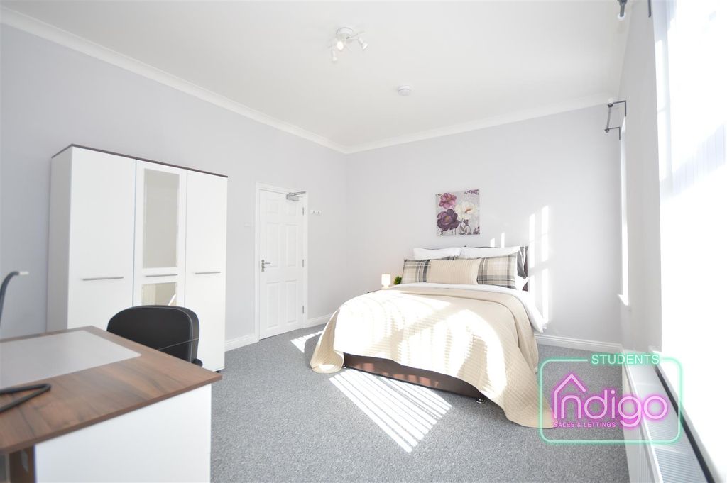 Property photo 1 of 23 Room 3 (7).Jpg