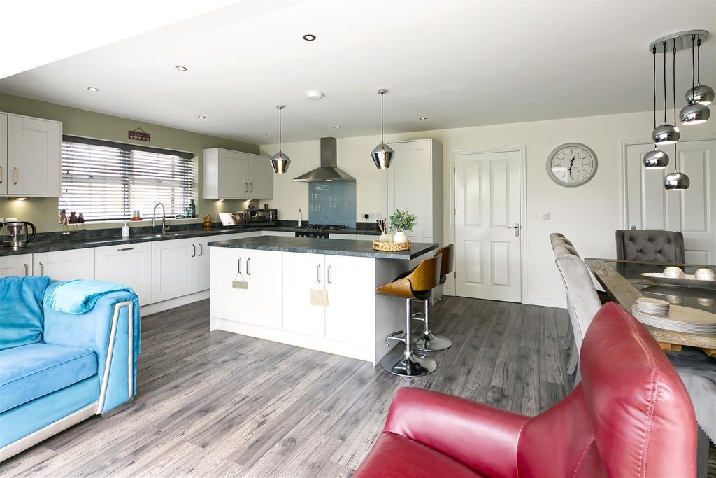 Property photo 3 of 19 011 - 55 Hawling Road.Jpg