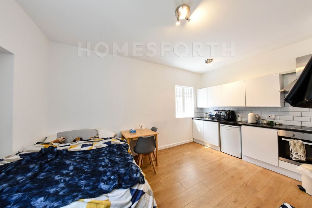 Property photo 3 of 5 Photo 4