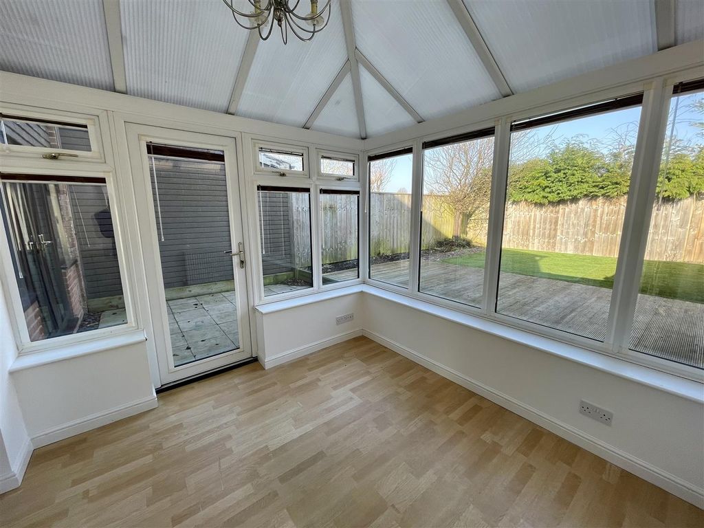 Property photo 3 of 14 Conservatory