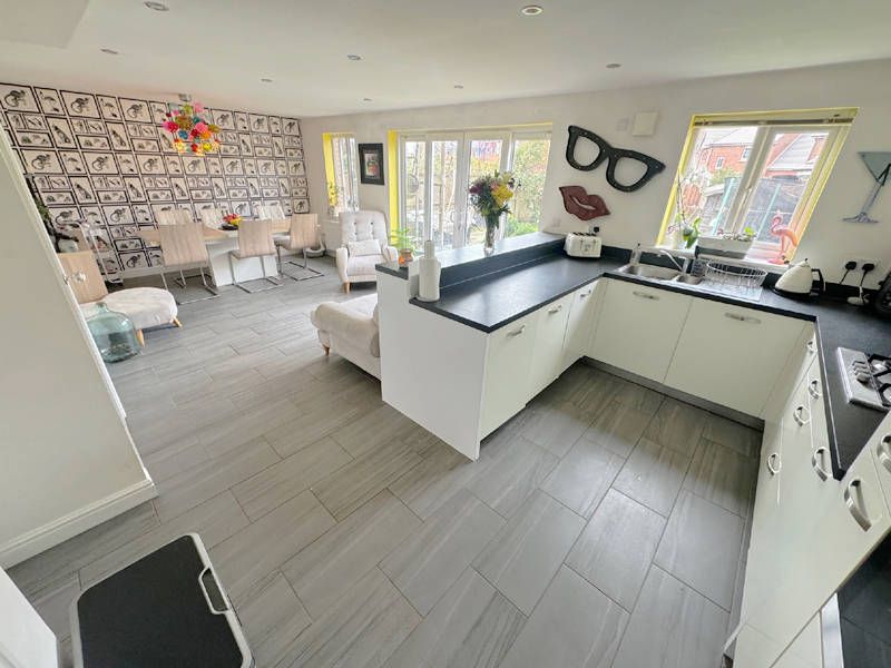 Property photo 2 of 19 Dining Kitchen