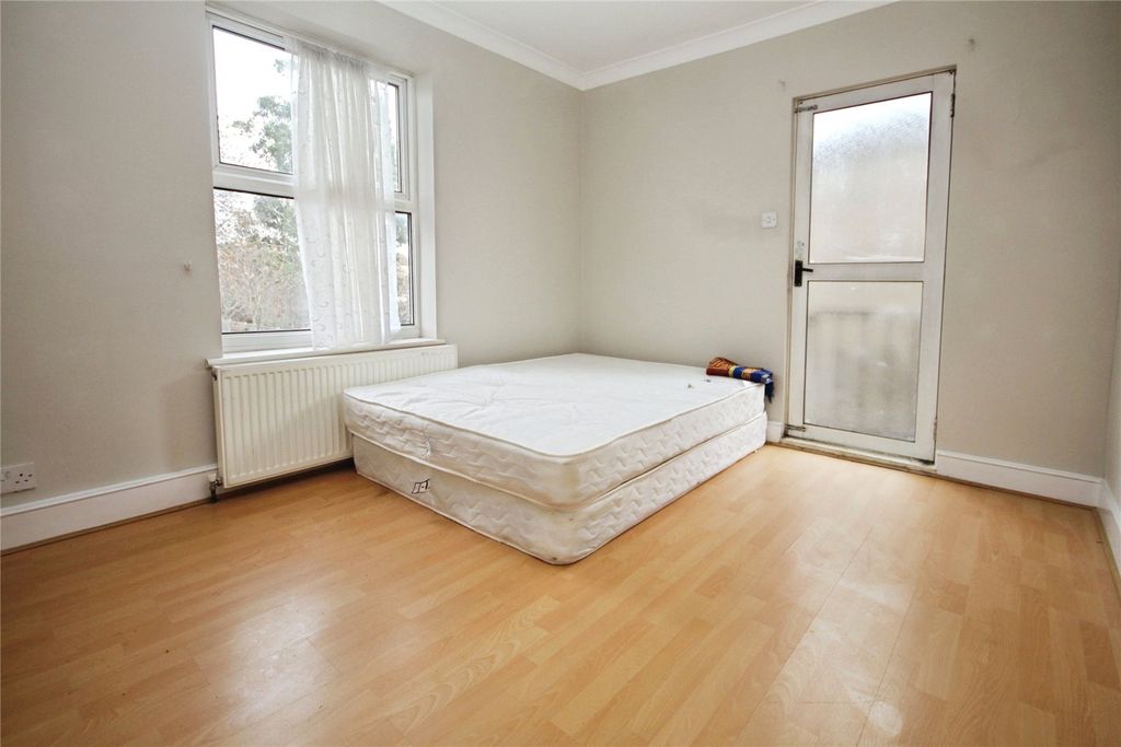 Property photo 3 of 11 Bedroom