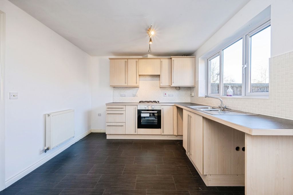 Property photo 2 of 20 Kitchen