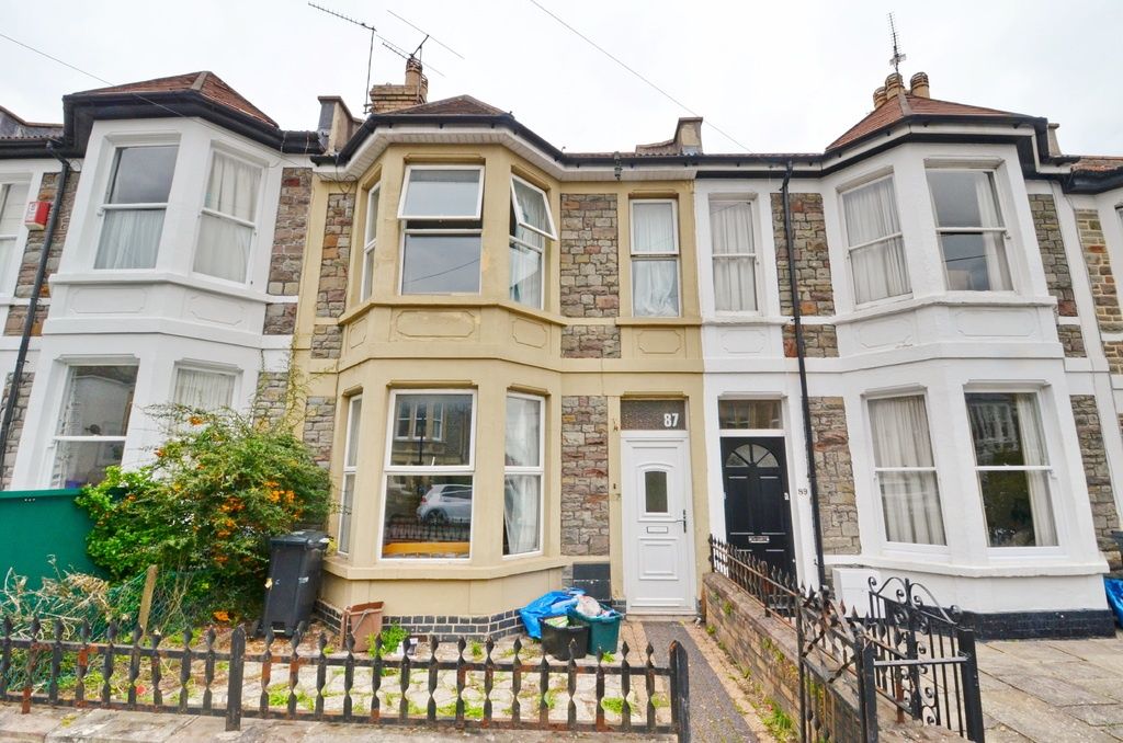 Property photo 3 of 8 Street-Facing Terraced House With A Bay-Fronted Fa...