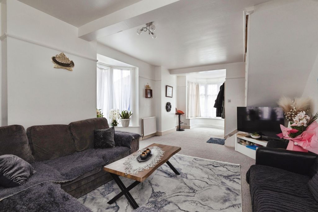 Property photo 2 of 15 Pbox-Img.Jpg