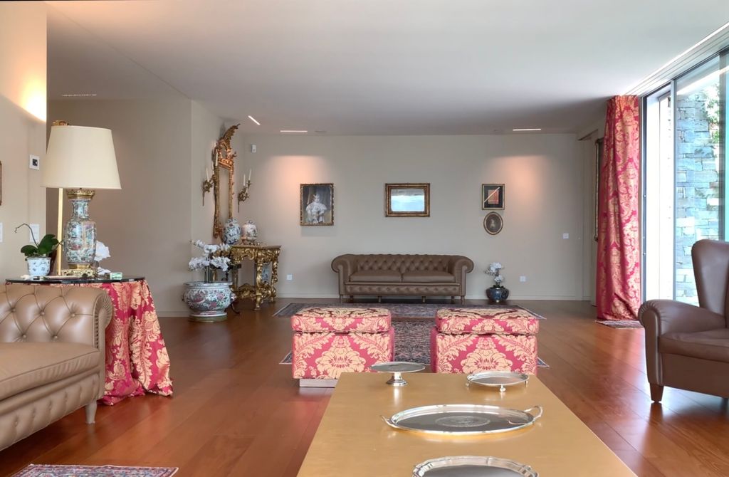 Property photo 3 of 9