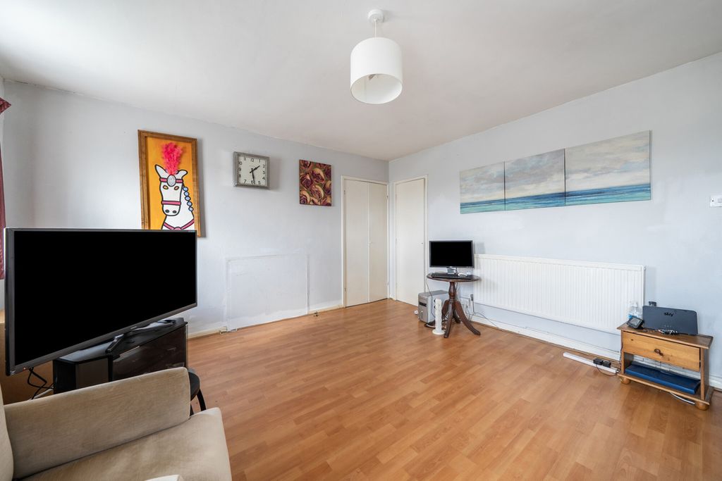 Property photo 3 of 9 1353690-4-68c2c4B...