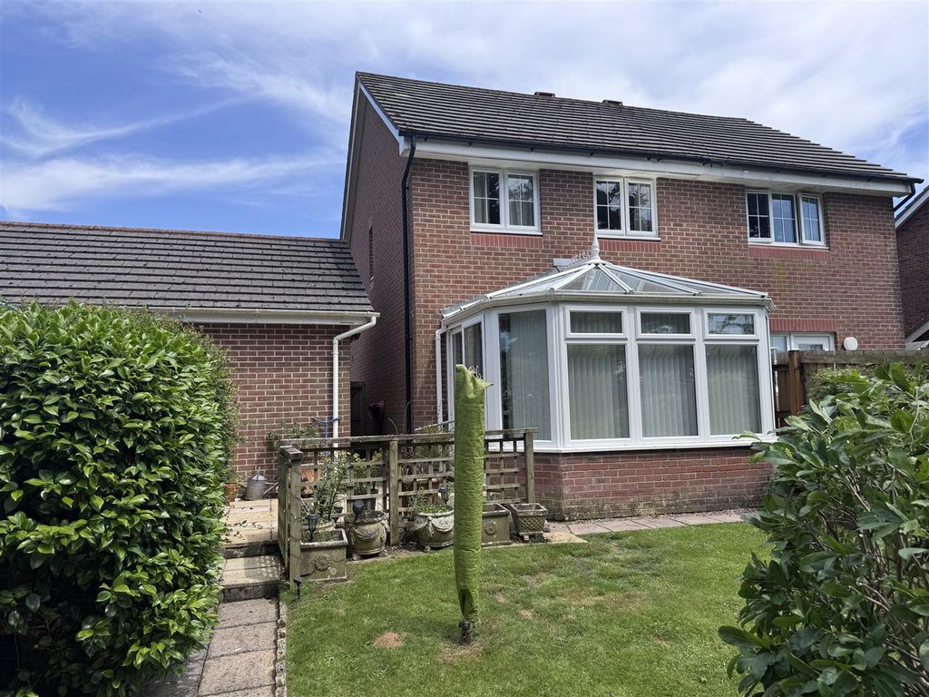 Property photo 1 of 16 Outside: