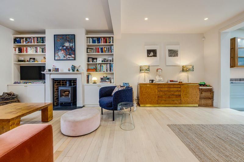 Property photo 1 of 16 Livingroom.Jpeg