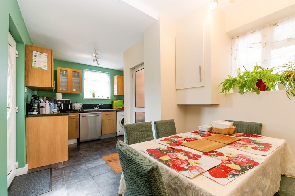 Property photo 3 of 10 Kitchen Diner