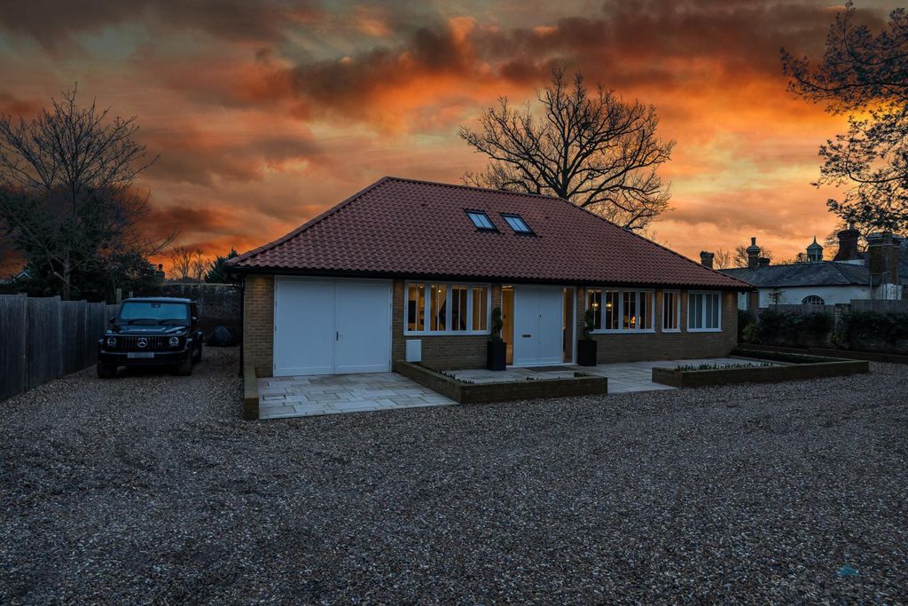 Property photo 1 of 32 Five Bedroom Detached Garden House