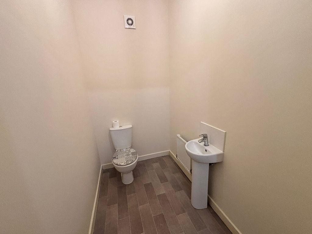 Property photo 3 of 10 Cloakroom/wc