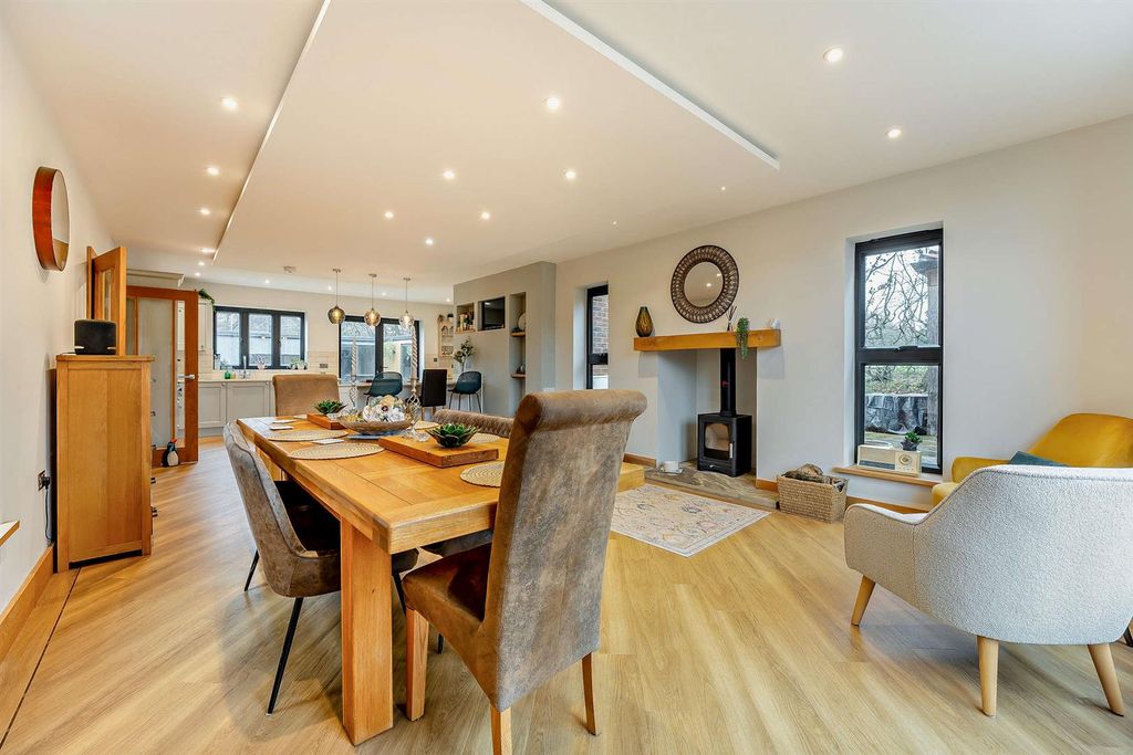 Property photo 2 of 34 8634058-Interior06-800.Jpg