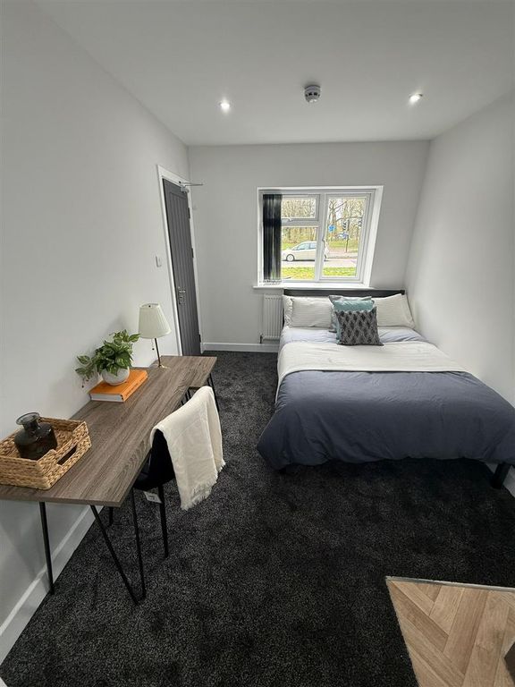 Property photo 1 of 10 Bedroom 3 - Image 4.Jpeg