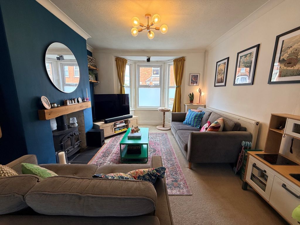 Property photo 2 of 17 Lounge