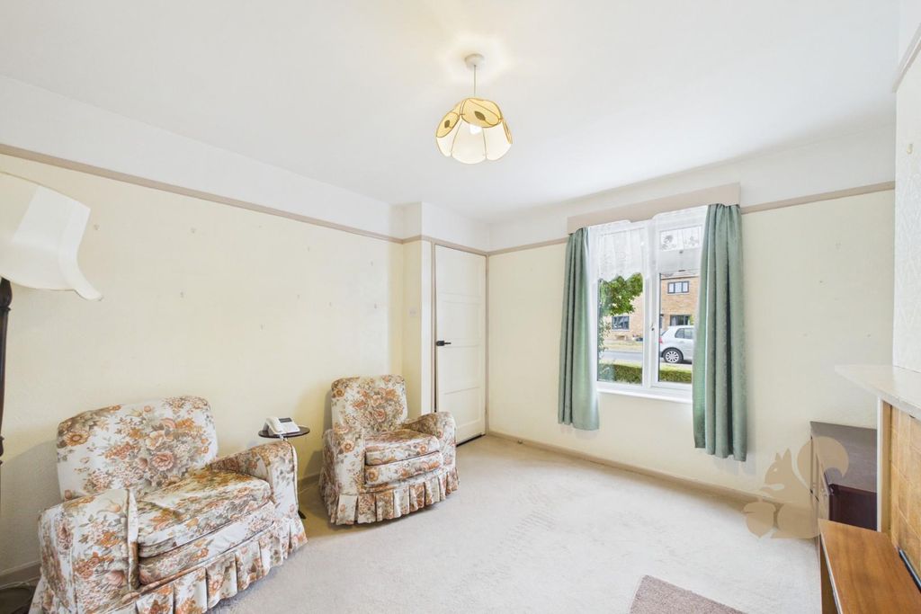 Property photo 3 of 18 Sitting Room