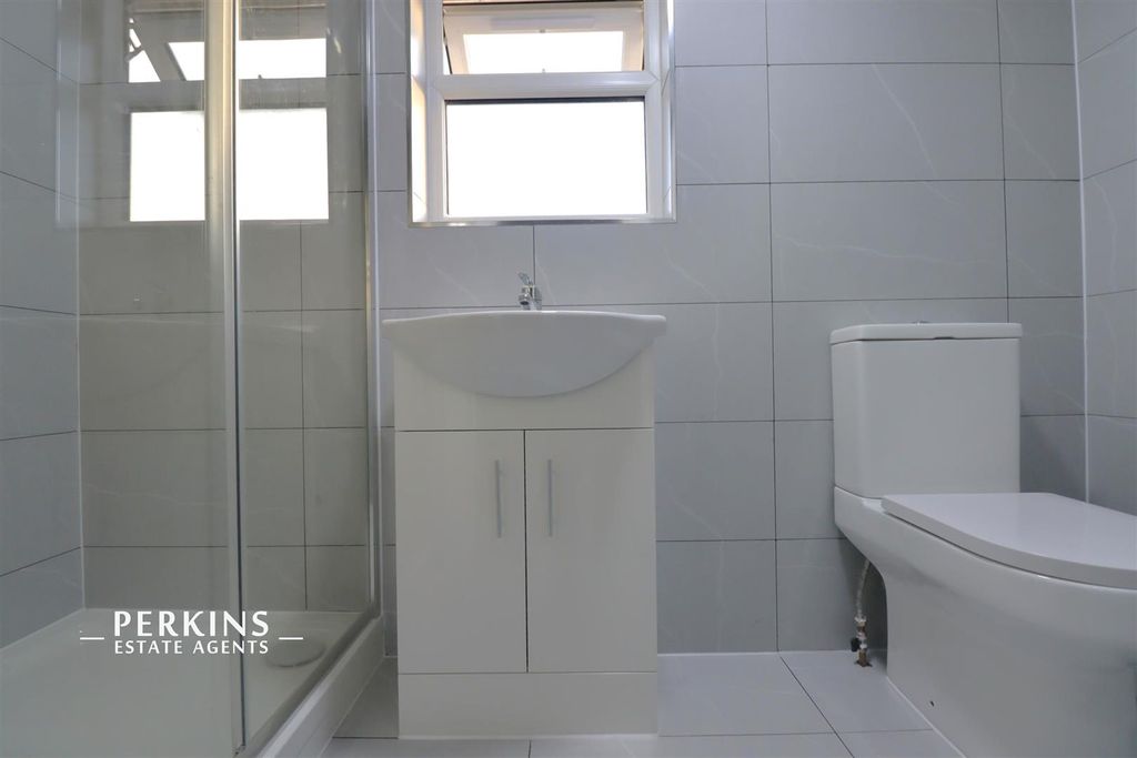 Property photo 3 of 5 Ensuite 6.Jpg
