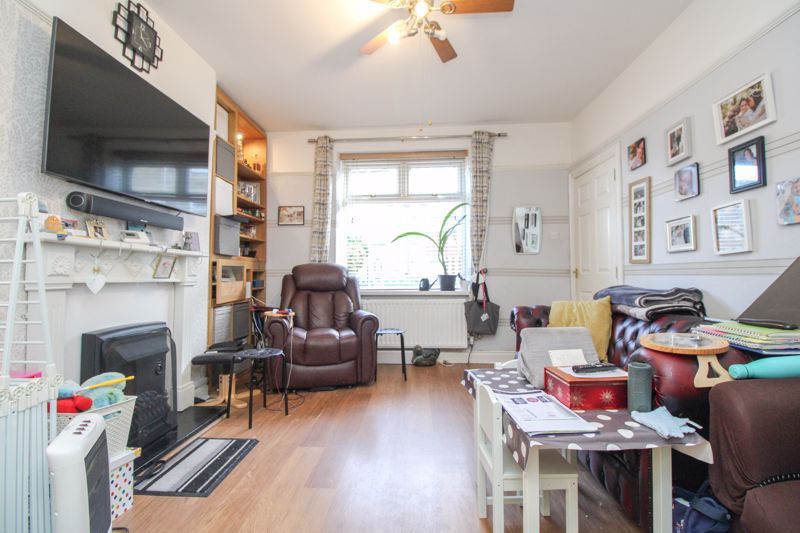 Property photo 2 of 16 Lounge