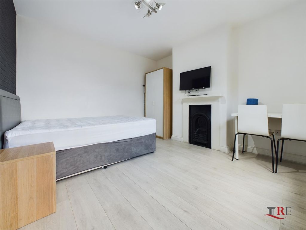 Property photo 2 of 13 Cam02489G0-Pr0049-Still019.Jpg