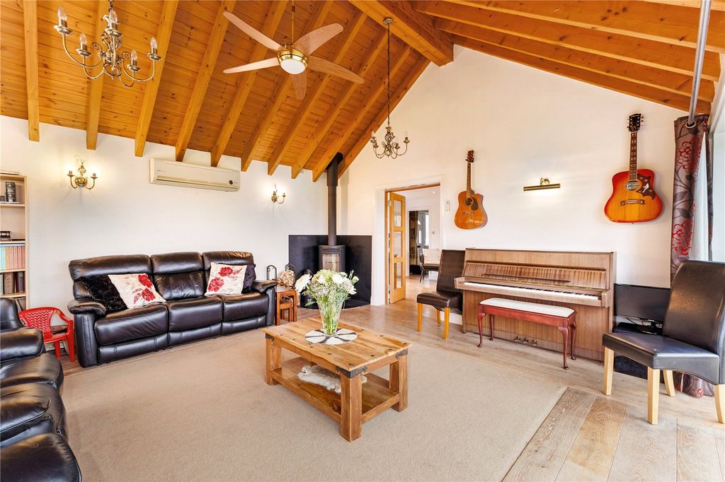 Property photo 2 of 16 Sitting Room